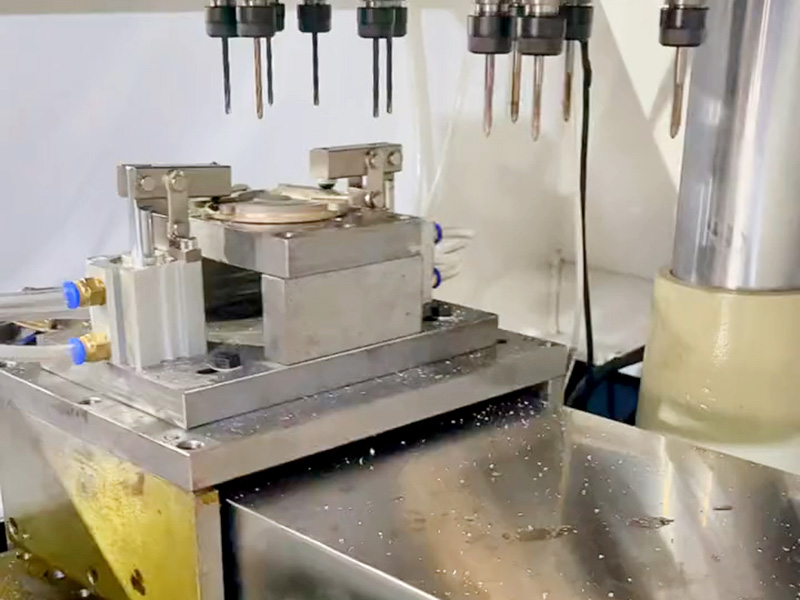 高速鉆攻機(jī)好不好?設(shè)備特點(diǎn)!