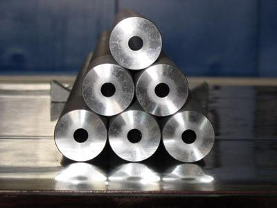 【深孔鉆機床加工】時為什么要用切削液,對于深孔鉆加工有哪些作用?